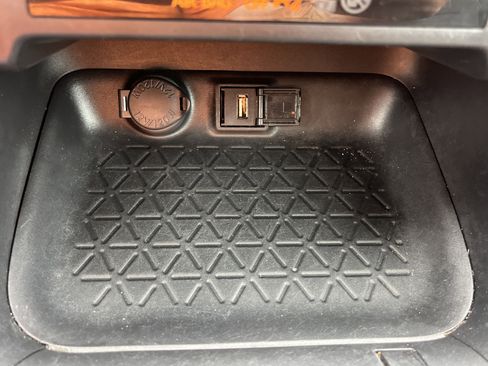 Used 2022 Toyota RAV4 XLE image 16