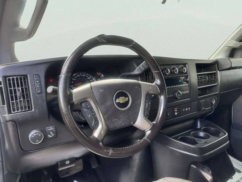 Used 2017 Chevrolet Express 2500 Extended RWD image 13