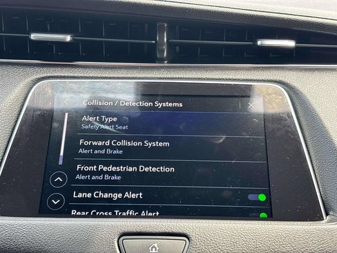 Used 2022 Cadillac XT4 Premium Luxury w/ Enhanced Visibility Package FWD image 28