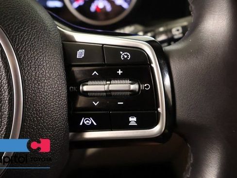 Used 2024 Kia Carnival EX FWD image 16