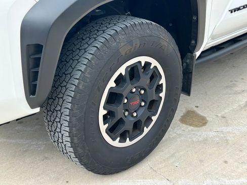 Used 2024 Toyota Tacoma TRD Off-Road AWD/4WD image 9