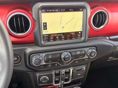 Used 2023 Jeep Gladiator Rubicon AWD/4WD image 16