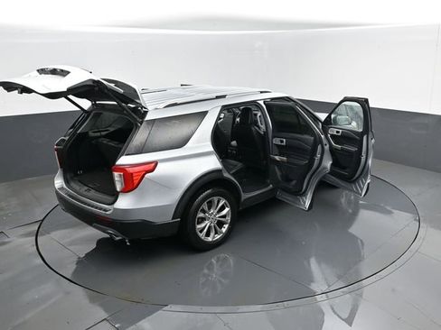 Used 2023 Ford Explorer Limited w/ Equipment Group 301A AWD/4WD image 29