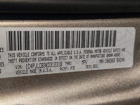 Used 2019 Jeep Cherokee Latitude w/ Popular Appearance Group FWD image 33