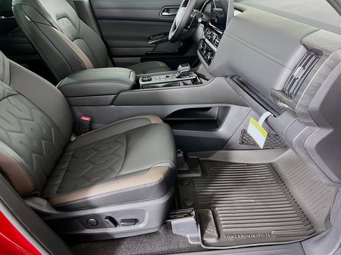 New 2026 Nissan Pathfinder Platinum image 23