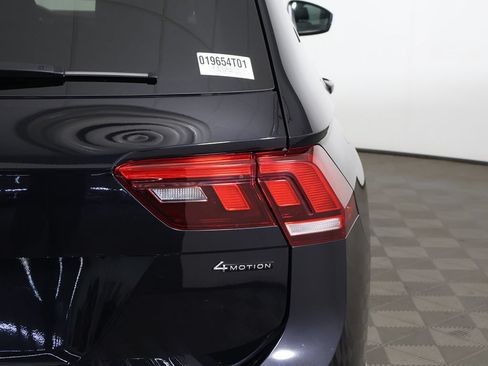 Used 2023 Volkswagen Tiguan SE AWD/4WD image 17
