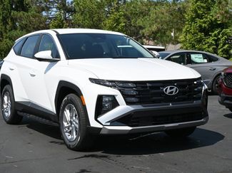 Used 2025 Hyundai Tucson SE video 1
