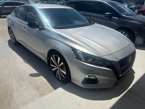 Used 2022 Nissan Altima 2.5 SR FWD image 1