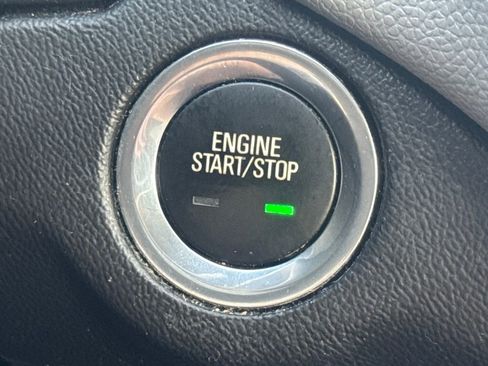 Used 2020 Chevrolet Equinox LT w/ Driver Convenience Package image 40