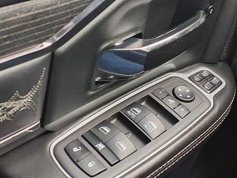 Used 2024 RAM 2500 Limited image 17