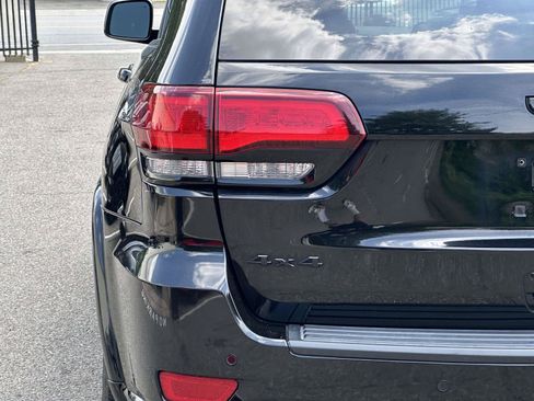Used 2018 Jeep Grand Cherokee Altitude AWD/4WD image 12