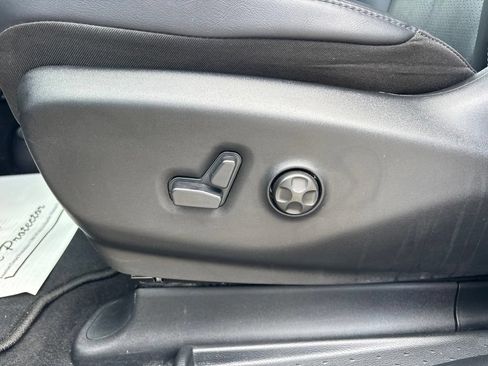 Used 2026 Chrysler Pacifica Select FWD image 11