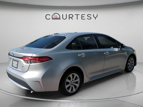 Used 2021 Toyota Corolla LE FWD image 7