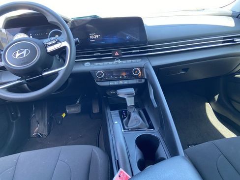 Used 2024 Hyundai Elantra SEL FWD image 18