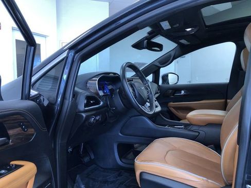 Used 2021 Chrysler Pacifica Pinnacle image 11