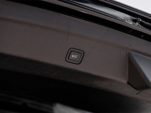 Used 2022 Chevrolet Suburban LT image 57