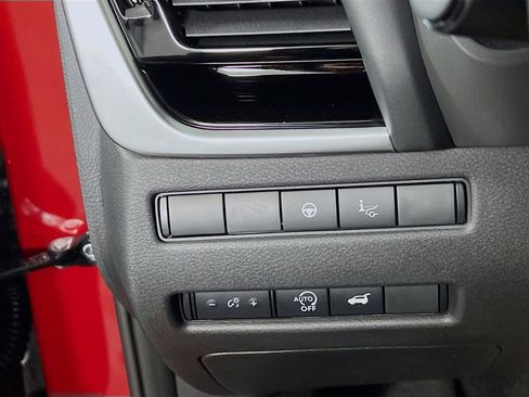 New 2025 Nissan Rogue SL w/ Tech Package image 9