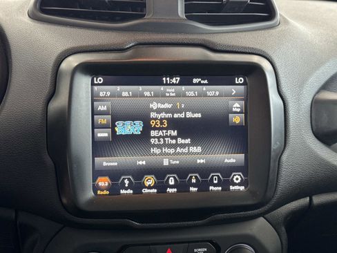 Used 2018 Jeep Renegade Latitude w/ UConnect 8.4 Nav Group FWD image 16