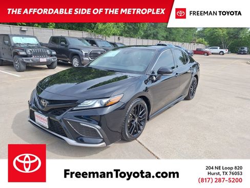 Used 2022 Toyota Camry XSE FWD image 1