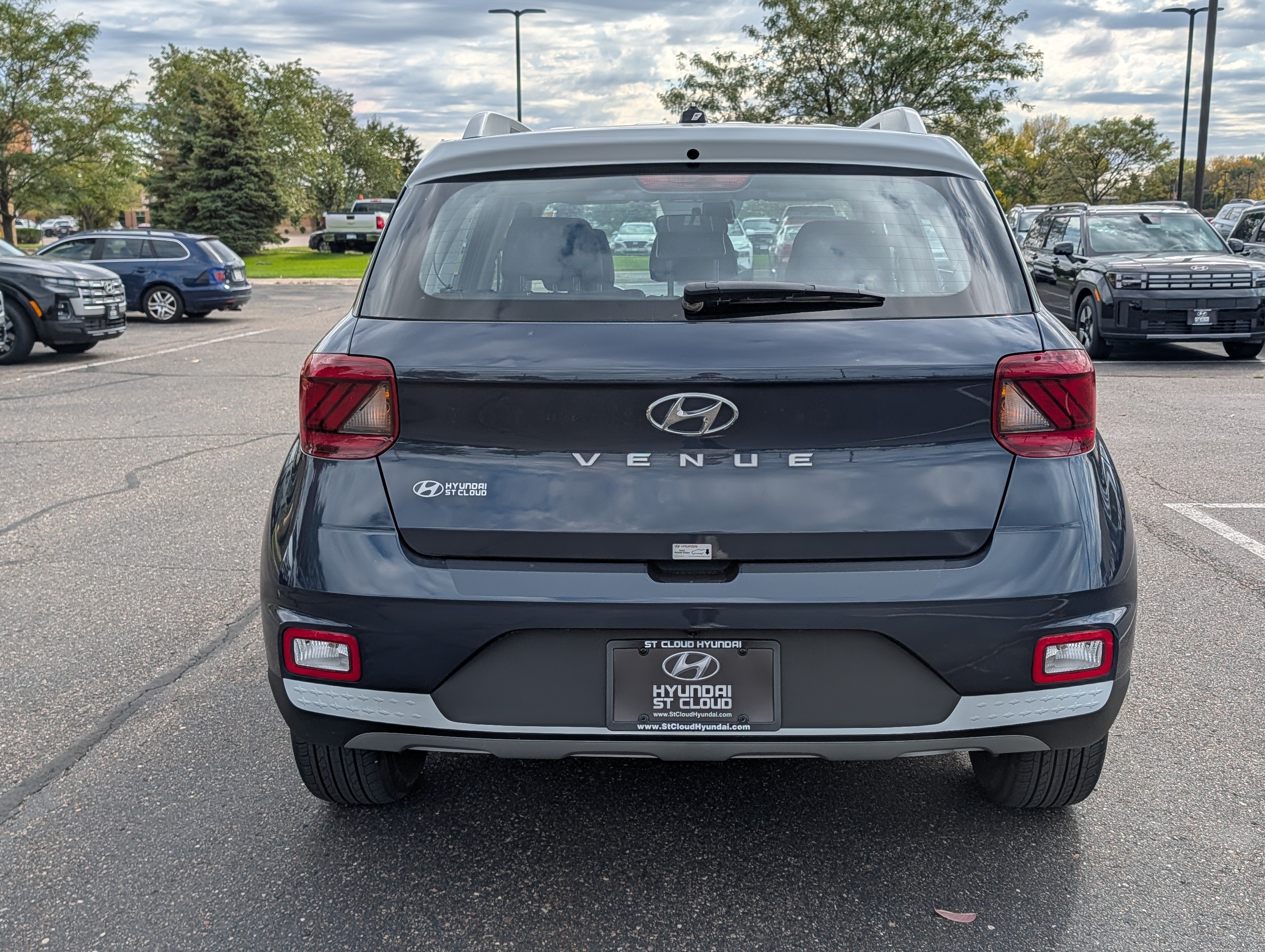 Used 2025 Hyundai Venue Limited FWD image 4