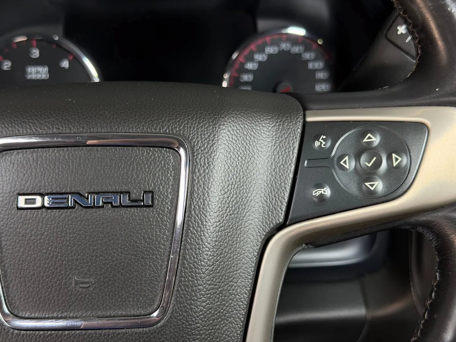 Used 2015 GMC Sierra 1500 Denali w/ Driver Alert Package AWD/4WD image 28