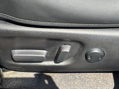 Used 2017 Toyota RAV4 Limited image 9