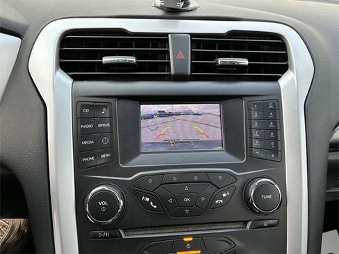 Used 2016 Ford Fusion SE image 29