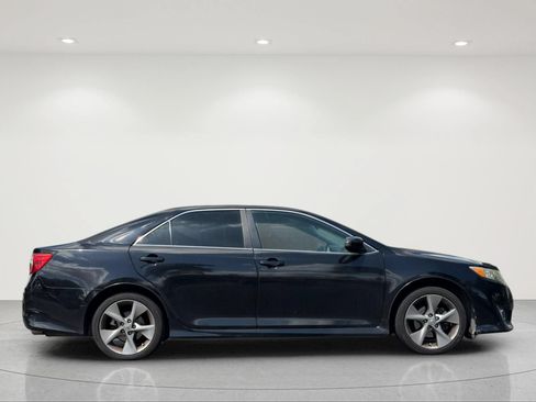 Used 2014 Toyota Camry SE FWD image 5