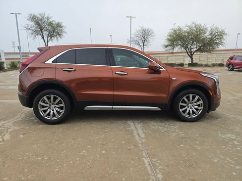 Used 2019 Cadillac XT4 Premium Luxury image 2