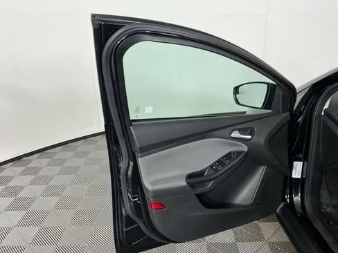 Used 2014 Ford Focus SE FWD image 11