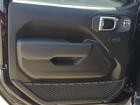 Used 2025 Jeep Wrangler Sport image 13