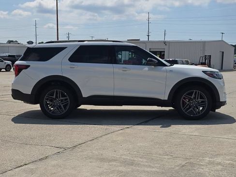 Used 2025 Ford Explorer ST-Line w/ ST-Line Street Pack AWD/4WD image 6