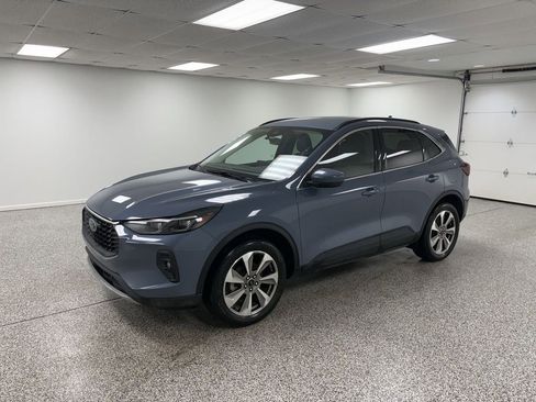 Used 2025 Ford Escape Platinum image 4