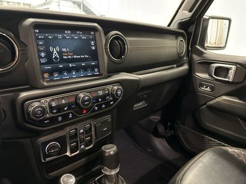 Used 2021 Jeep Gladiator Overland image 19