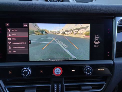 Certified 2026 Porsche Macan image 20