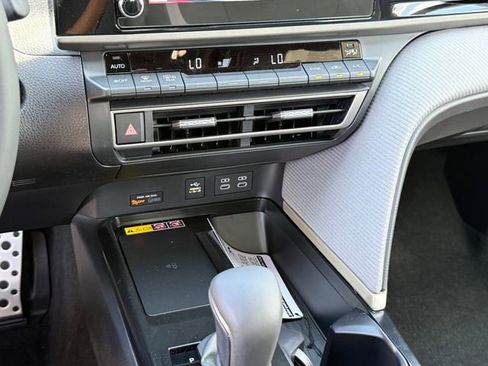 Used 2026 Toyota Camry SE w/ Convenience Package FWD image 21