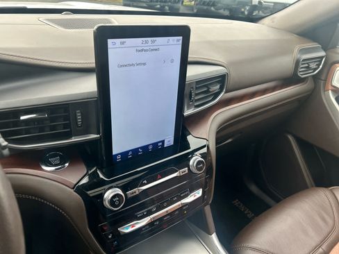 Used 2024 Ford Explorer King Ranch w/ Technology Package image 42