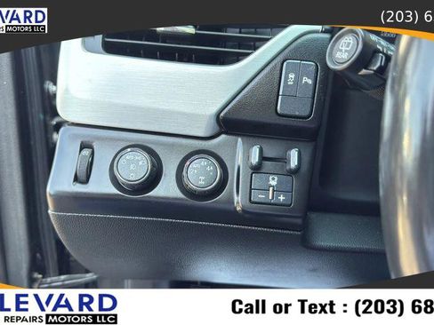 Used 2016 GMC Yukon SLE w/ HD Trailering Package image 22