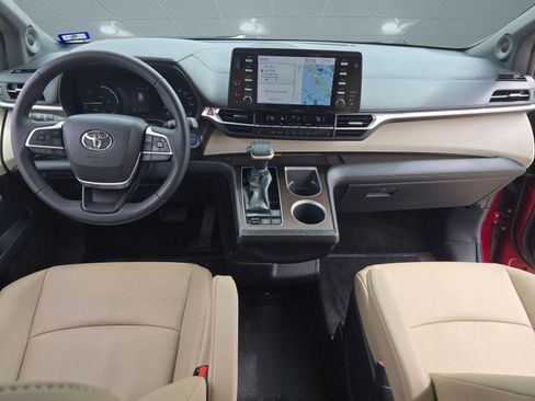 Used 2022 Toyota Sienna XLE w/ XLE Plus Package FWD image 13