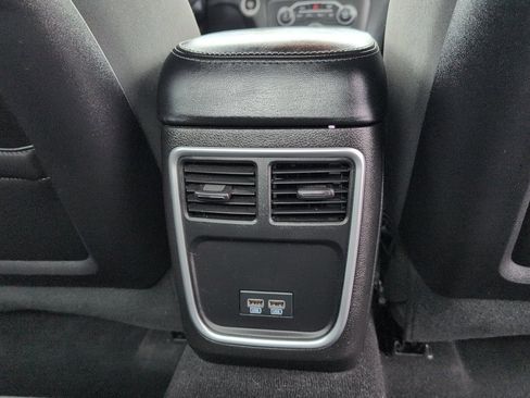 Used 2019 Dodge Charger SXT image 16