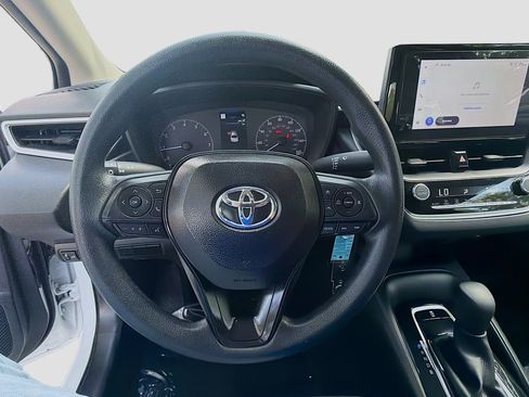 Used 2025 Toyota Corolla LE FWD image 10