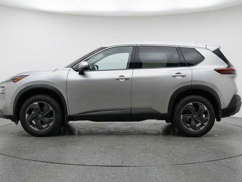Used 2025 Nissan Rogue SV FWD image 5