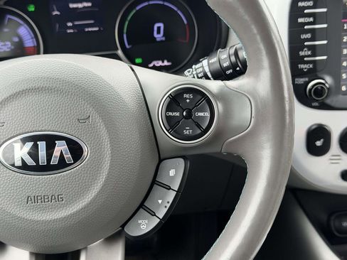 Used 2016 Kia Soul EV image 10