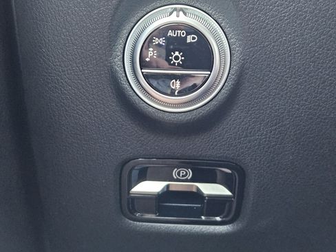 Certified 2025 Mercedes-Benz C 300 Sedan image 23