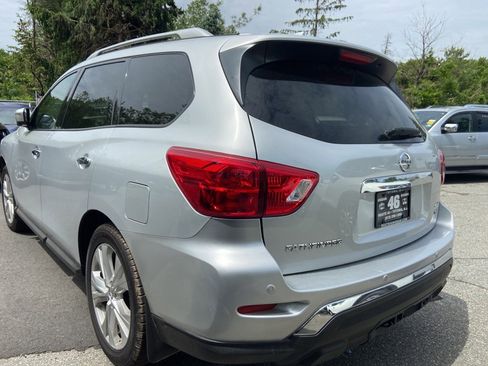 Used 2019 Nissan Pathfinder SL w/ SL Premium Package image 3