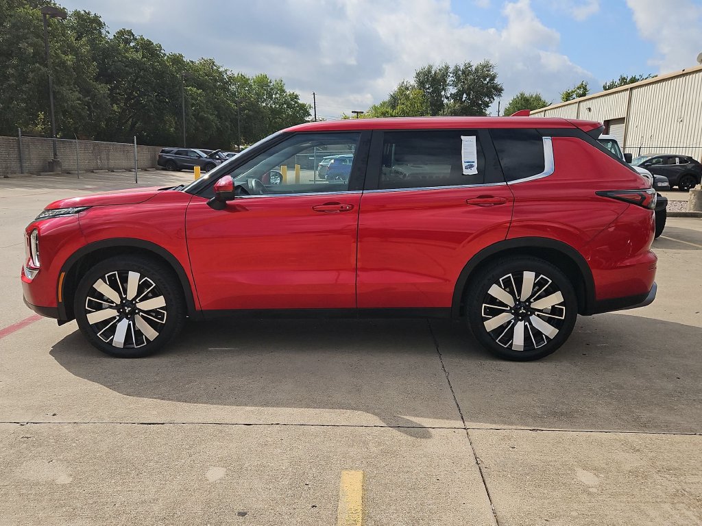 Used 2025 Mitsubishi Outlander SE AWD/4WD image 8