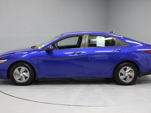 Used 2025 Hyundai Elantra SE FWD image 7