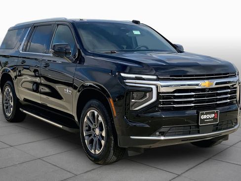 Certified 2026 Chevrolet Suburban LT w/ Comfort Package RWD image 3