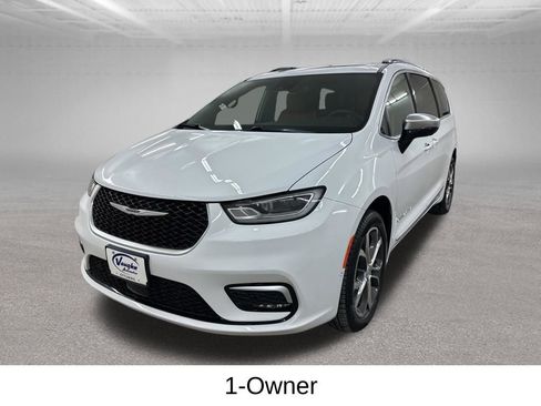 Used 2026 Chrysler Pacifica Pinnacle image 6