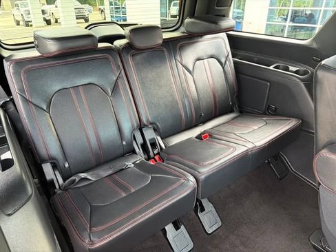 Used 2023 Ford Expedition Limited RWD image 12